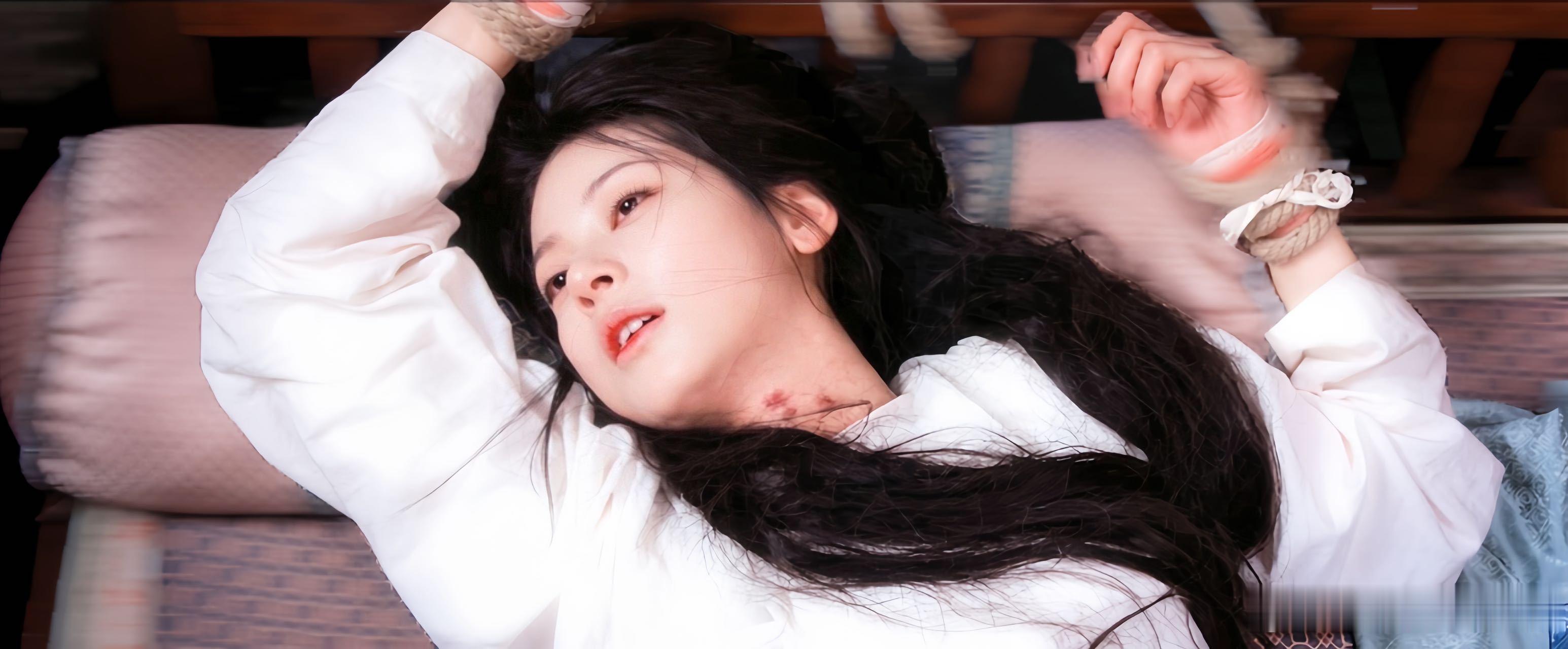 赵昭仪中毒戏赵昭仪馥之精神失控这段 从明媚少女到毒药傀儡，巨大的落差极具悲剧色彩