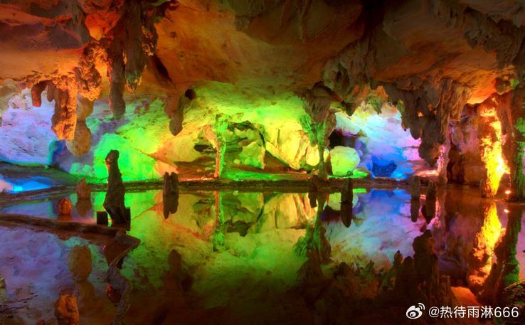 【仙桥地下河】仙桥地下河由两段暗河和中间一段明河联成，全长约13公里，自西向东流