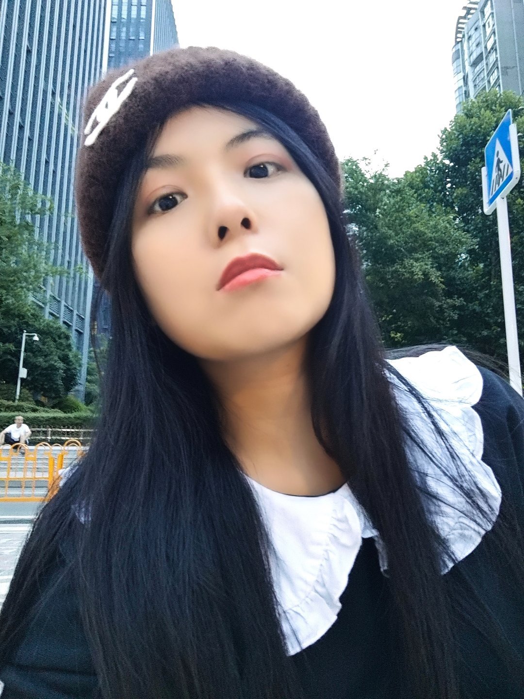 说真的，你这脸型放在好莱坞选角现场，导演直接把路人剧本塞别人手里——你天生就是拿