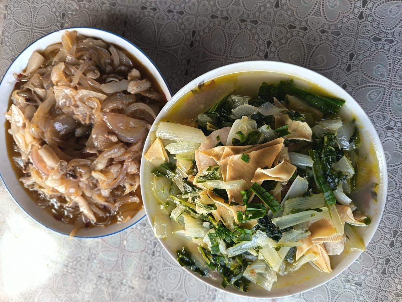 宁可没流量，千万别违规。作为新手小白，你就像我这样写写日常，什么家长里短，油盐酱