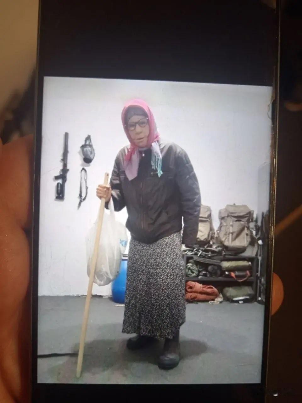 乌克兰嫌疑人扮成老妇人刺杀俄罗斯国防部长。

近日，俄罗斯联邦安全局成功挫败了乌