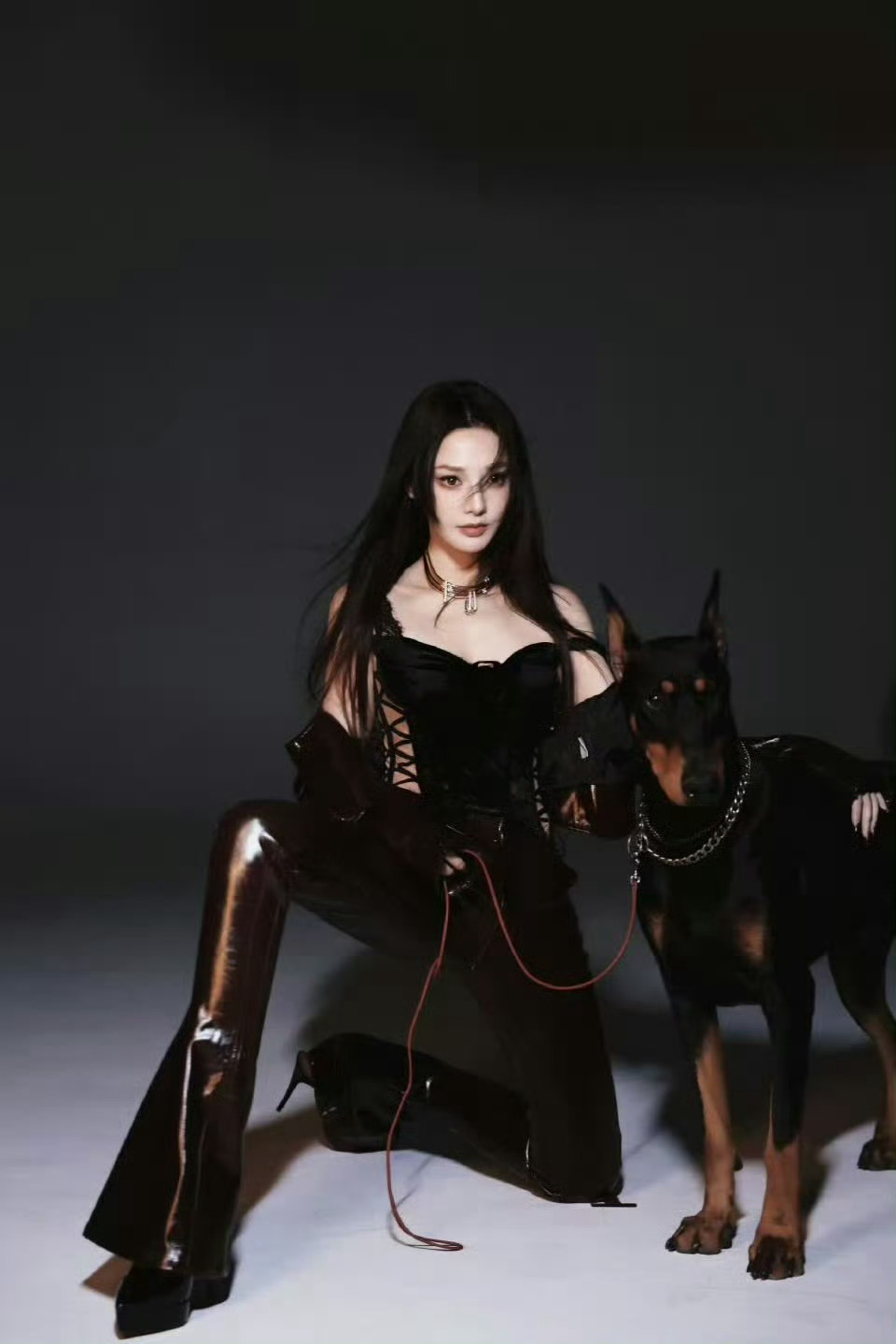 彭小苒可盐可甜真是什么风格都可以驾驭，爱了爱了