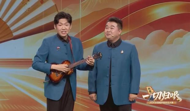 北京曲艺团这节目有点尴尬啊，逗哏是相声演员李涵，是李菁的徒弟，这段作品几乎没有包