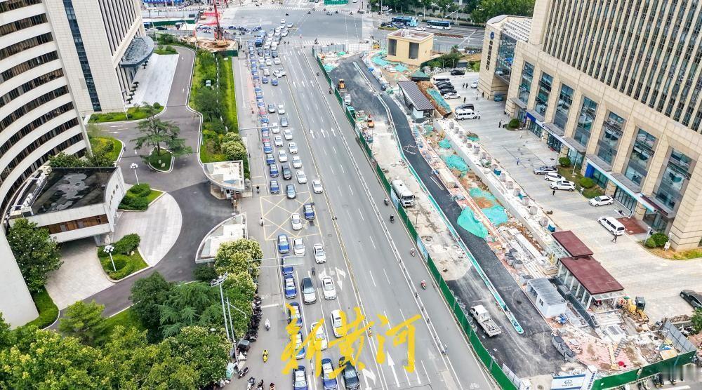 随着地铁6号线建设稳步推进，济南经一路沿线站点出入口正陆续呈现雏形。6月5日，在