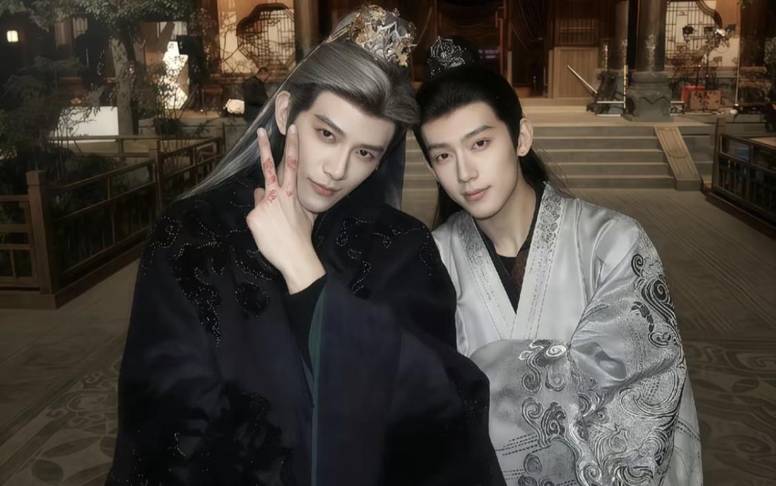 《逐玉》中，疯批有三个，长信王独自拥有二个，一个还血统不纯。

你说照谁养不好，