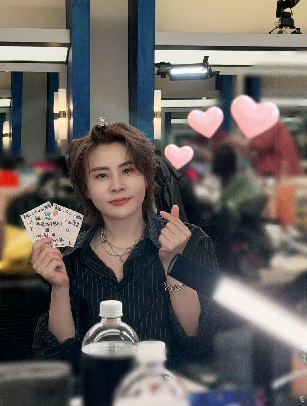 王濛手忙脚乱版心愿便利贴 一跳舞就暴露可爱本性，手脚各有想法，综艺效果直接拉满！