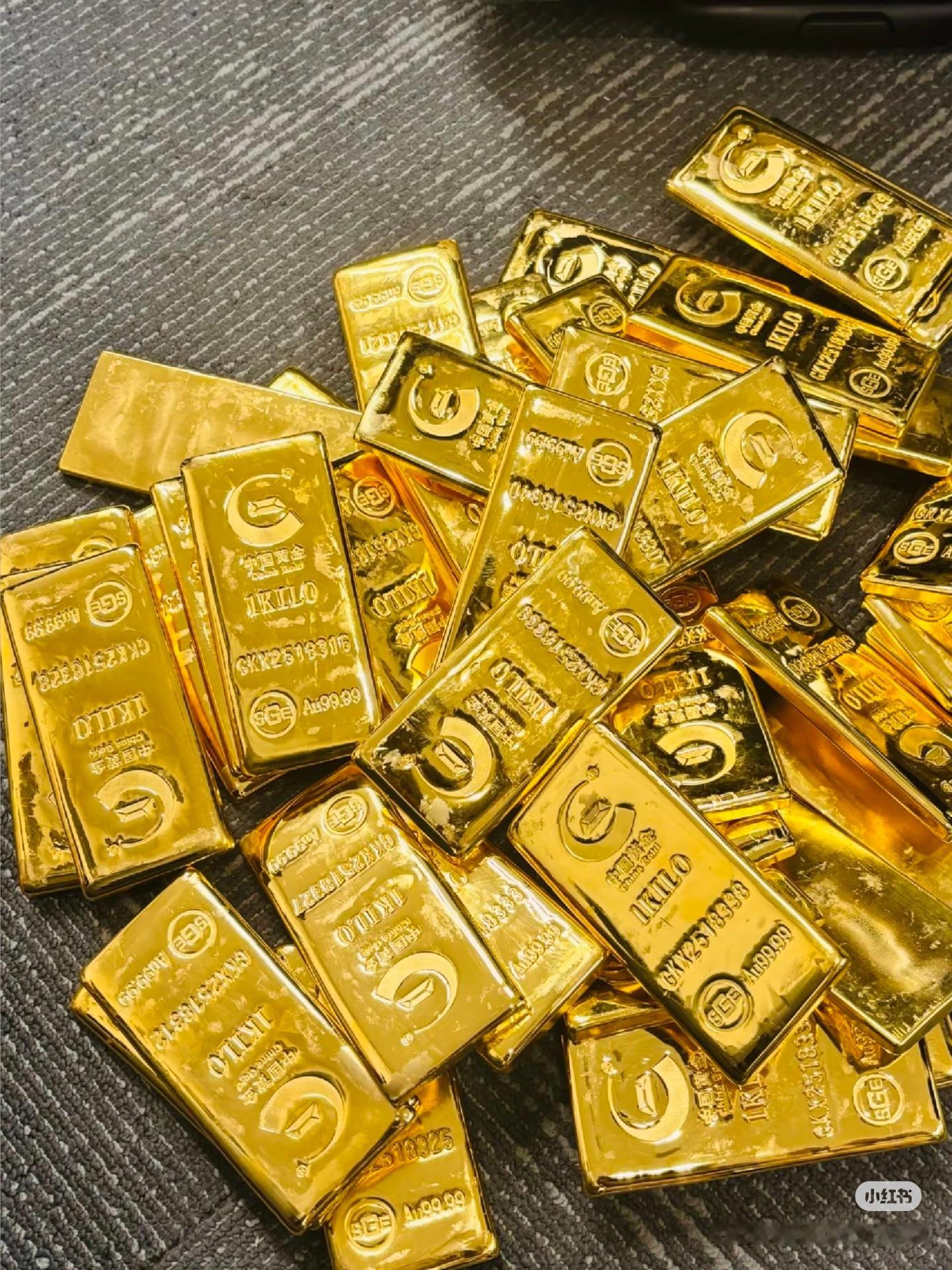 金价波动投资黄金该买啥理财经理一天被问20次黄金怎么说呢，我觉得投资理财都有风险