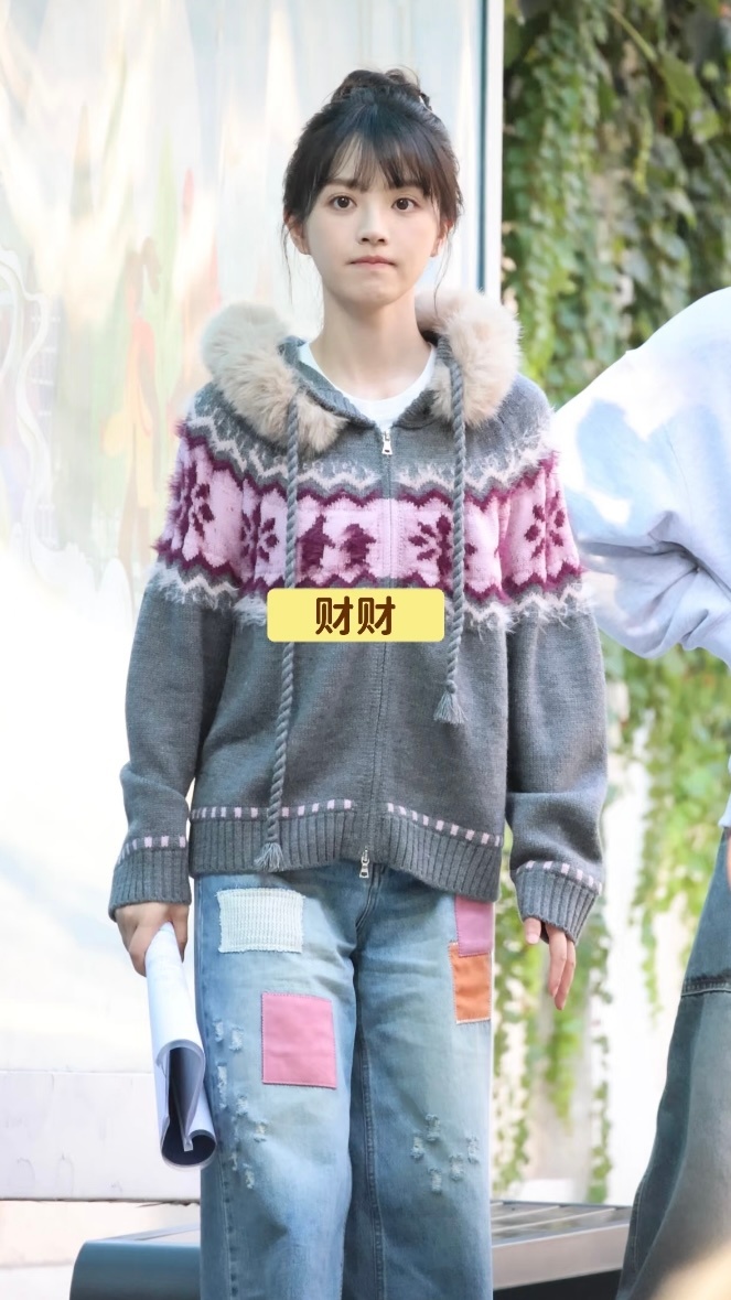 请放弃丑衣服全靠我女脸撑着 ​​​