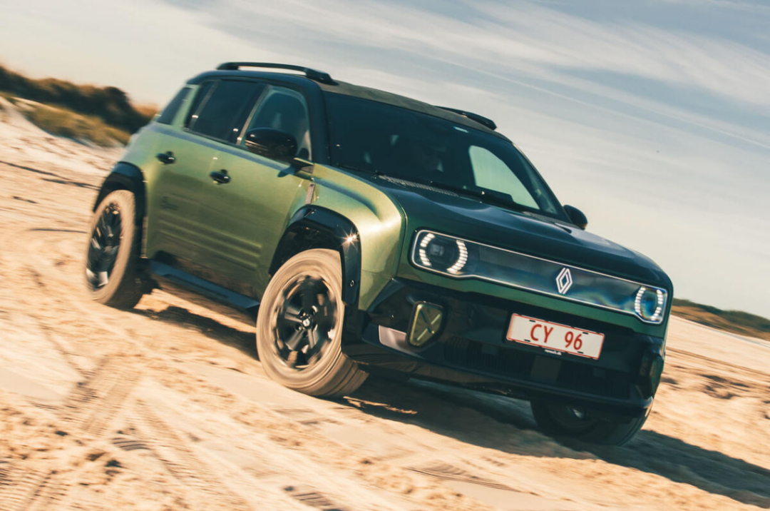 车市热门 雷诺即将为其标志性纯电车型雷诺4推出四驱版本。基于今年春季在法国网球公