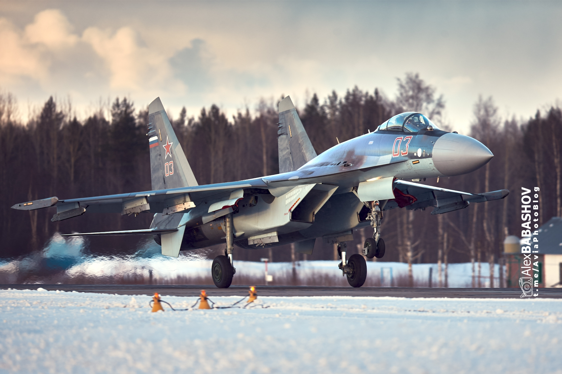 苏霍伊影像集 空防11集团军第303混合航空师23团的Su-35S “红 03”