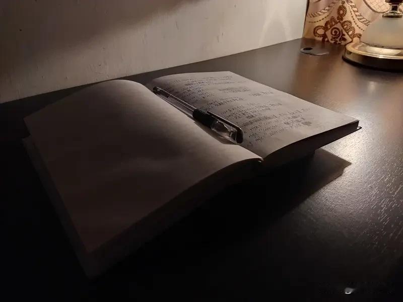 今天晚上遇到了一点不愉快
于是有了以下的感想：
有些不愉快
真的意想不到
猝不及