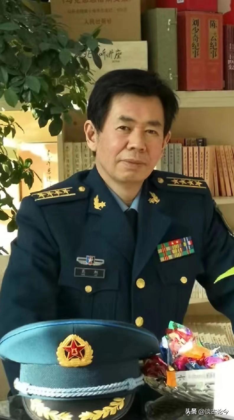 军事专家戴旭近期又提了一个观点，他说中国人从晚清到现在，总改不了一个毛病，只要涉