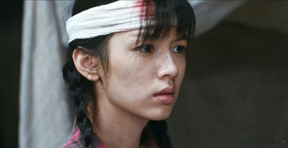 周也：完全不需要滤镜纯素的一款年代剧女主 