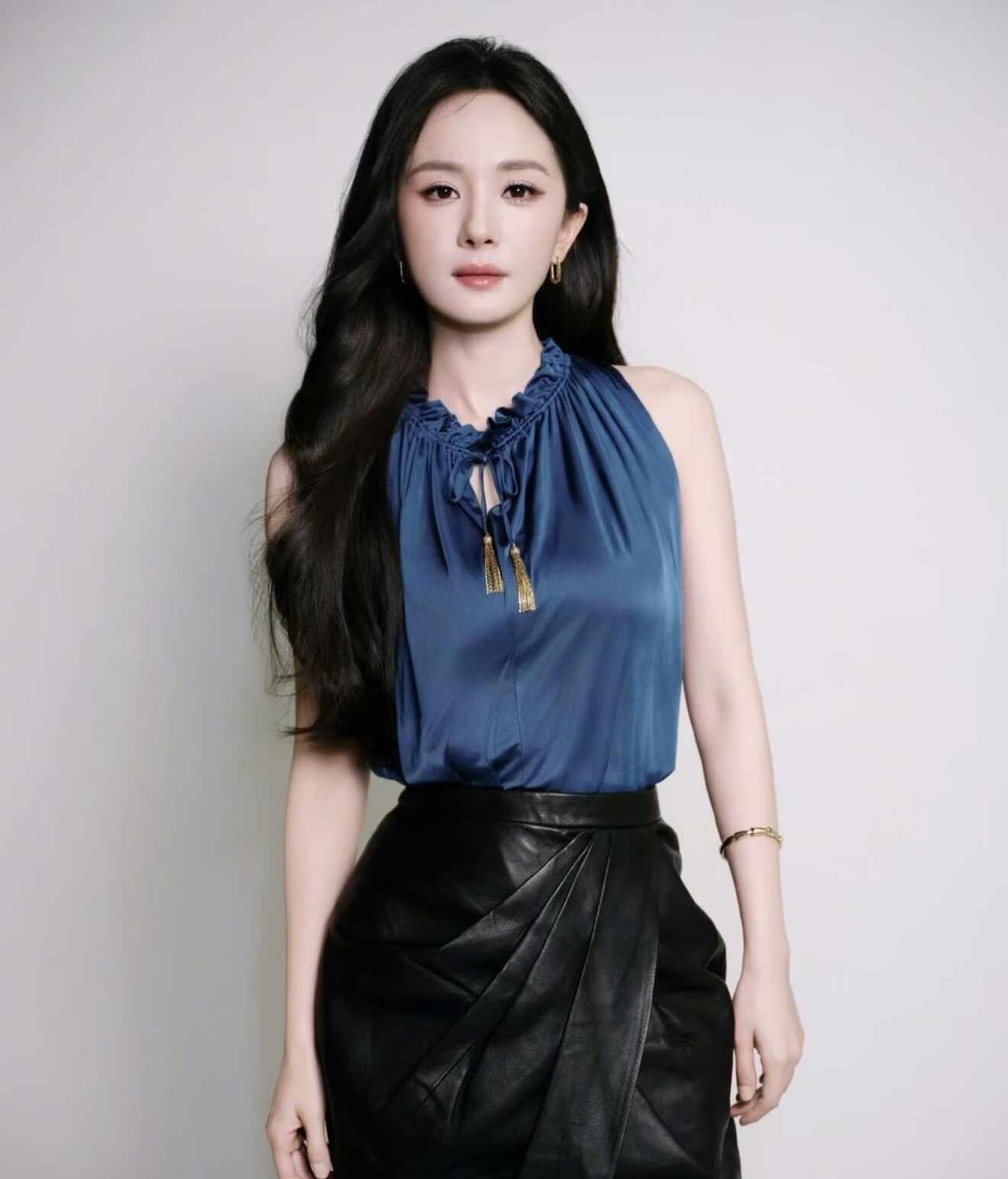杨幂成都参加活动气质女明星 大女主气场 她打破定义 出场即主场 散发光芒的她 杨