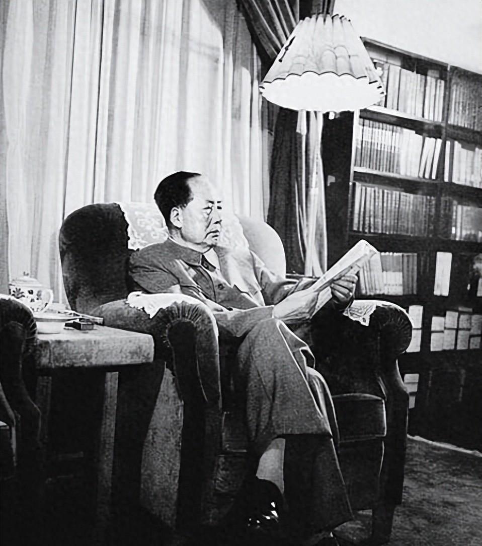 1956年政治局会议上毛主席为何斥责有人“奴才当久了”，这句话背后究竟体现了什么