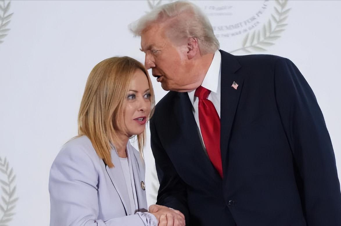 这个特朗普，开始染指体育了。

昨天，川普派了一名特使赞波利前往国际足联，要求国