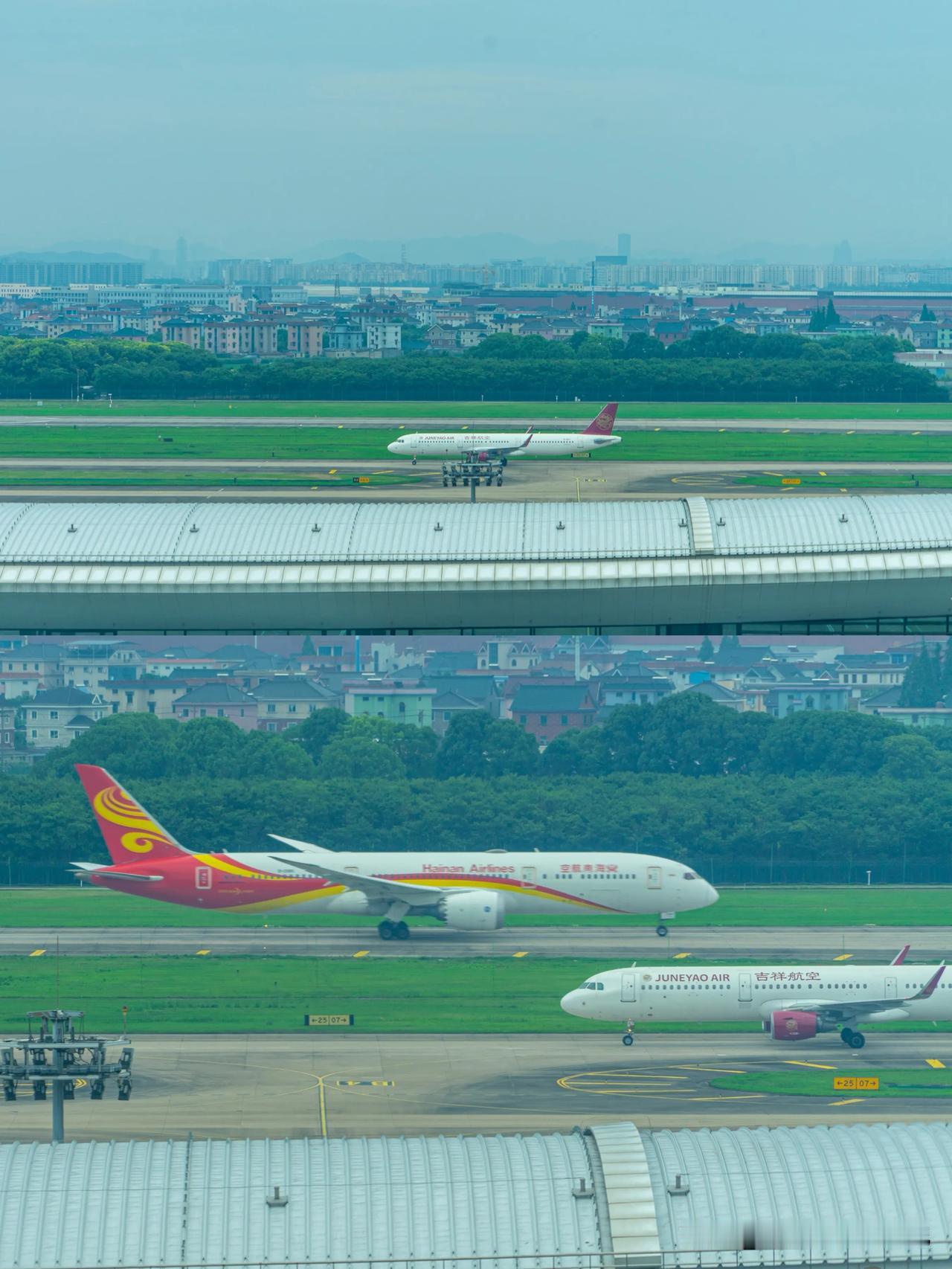 再也不担心赶早班机，我就住在萧山机场里，还可观飞机起落
 
✈️夏日的西湖很美，