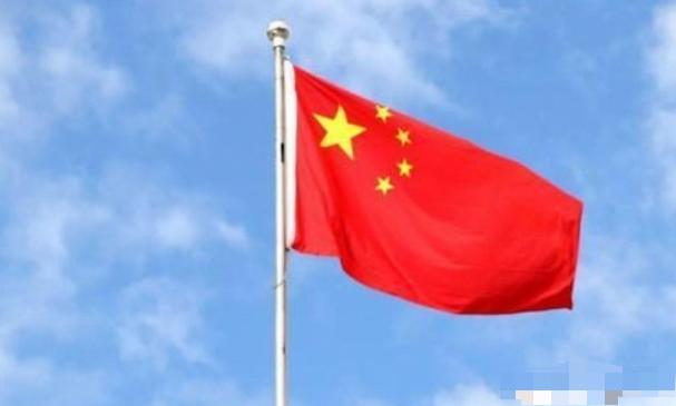 美国军舰刚经过台湾海峡，没想到解放军突然证实了一个大消息，这引起外媒格外的关注！