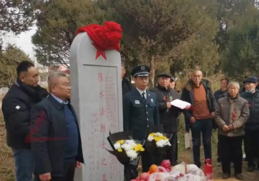 烈士家属祭奠遭拒“打洞”进小学上坟？河南许昌通报！
近日，河南许昌，建安区五女店