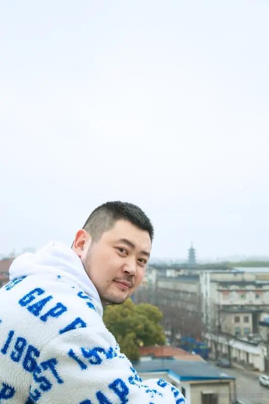 《奔跑吧》里刘涛灵魂拷问沙溢这幕太有看头了。沙溢在节目里那可真是状况不断。有次还