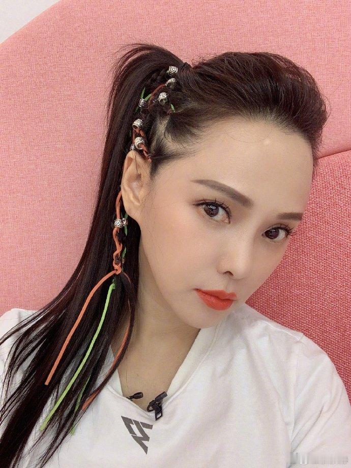 伊能静回应重返浪姐乘风2026 "后妈茶话会"这个绰号伊能静竟然很喜欢哈哈哈！六