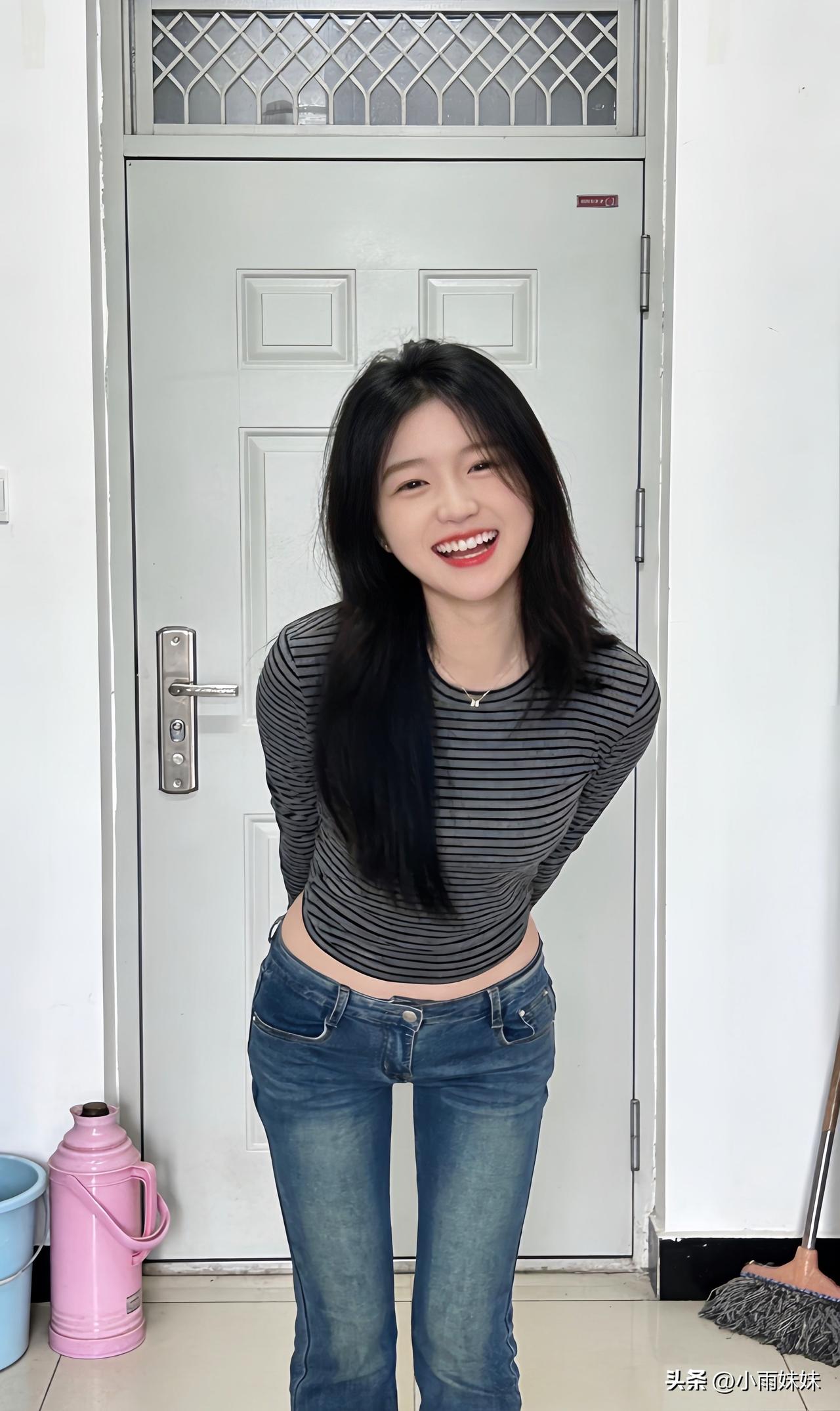 尽管我容貌并非十分出众，但我依旧期待格外优秀的你，能现身我的评论区。
有气质的女