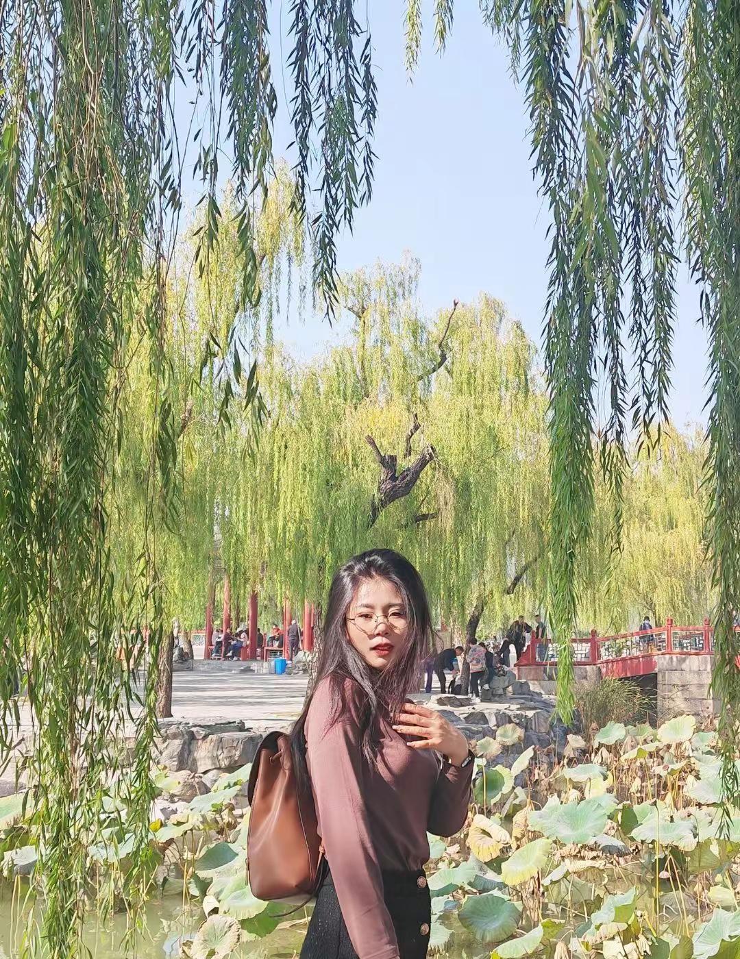 人的底色是有情有义,爱的底色是心疼和尊重,那些能处一辈子的关系从来不是靠技巧维持