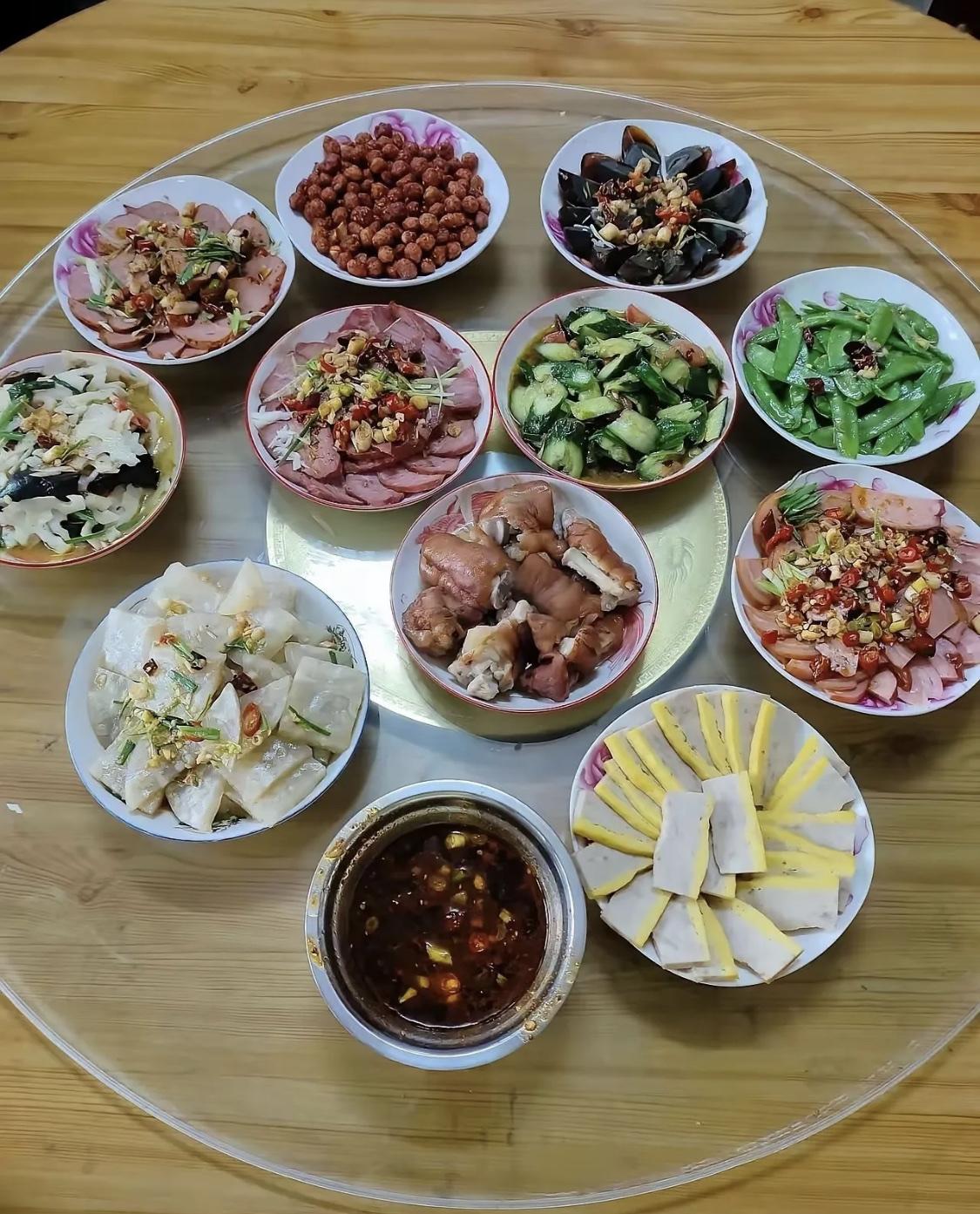 这么丰盛，起码也要上千吧？