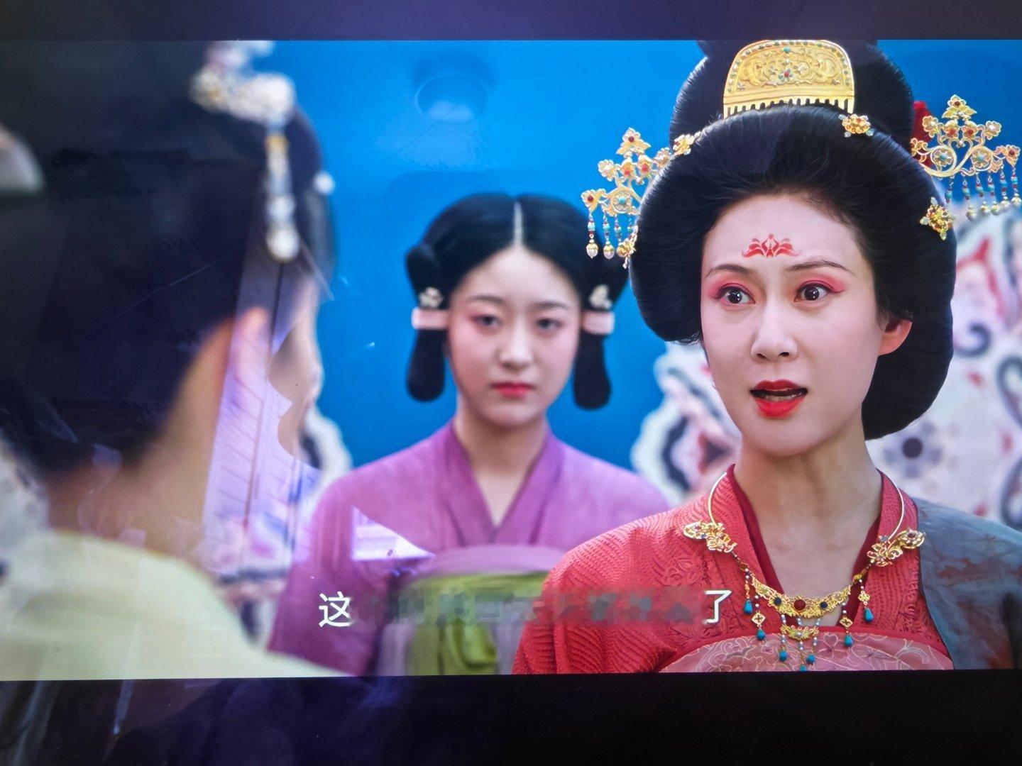 这个演员叫什么名字啊，我记得在庆余年演范闲的后妈，在莫离又演叶璃的后妈，后妈专业