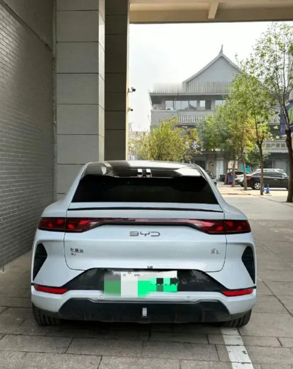 个人觉得，比亚迪宋L绝对是BYD家族中颜值最高的车，不接受任何反驳 