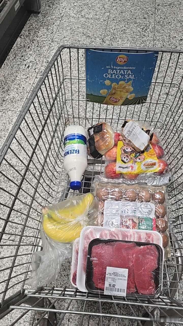 前方发来消息
巴西香蕉30元人民币一公斤了
这个物价水平如何？