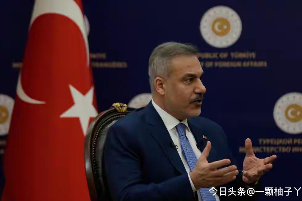 土耳其外长最近直接点名内塔尼亚胡，吐槽得相当直白：只要这人还在台上，以色列就总得