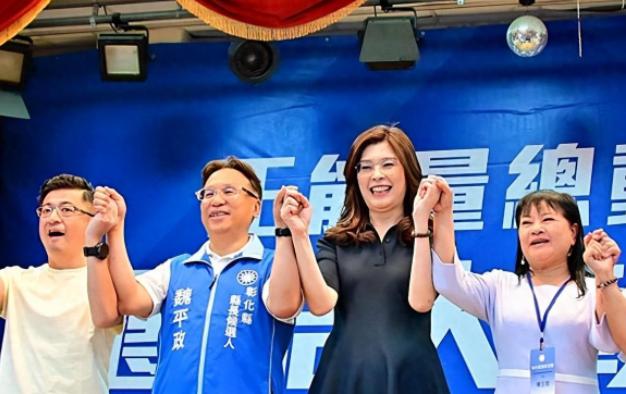 卢秀燕刚给日本地震豪掷10万美元，国民党女将郑丽文竟单枪匹马杀到日本驻台代表处！