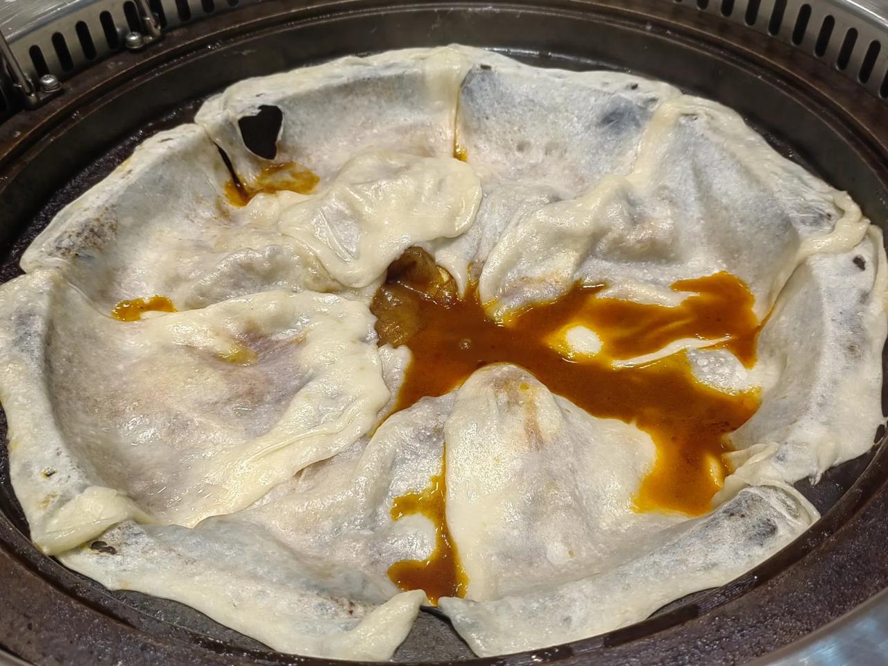 姐妹请吃“咱妈烀饼”，让我见识了这一连锁品牌店红火热腾。
       “咱妈烀