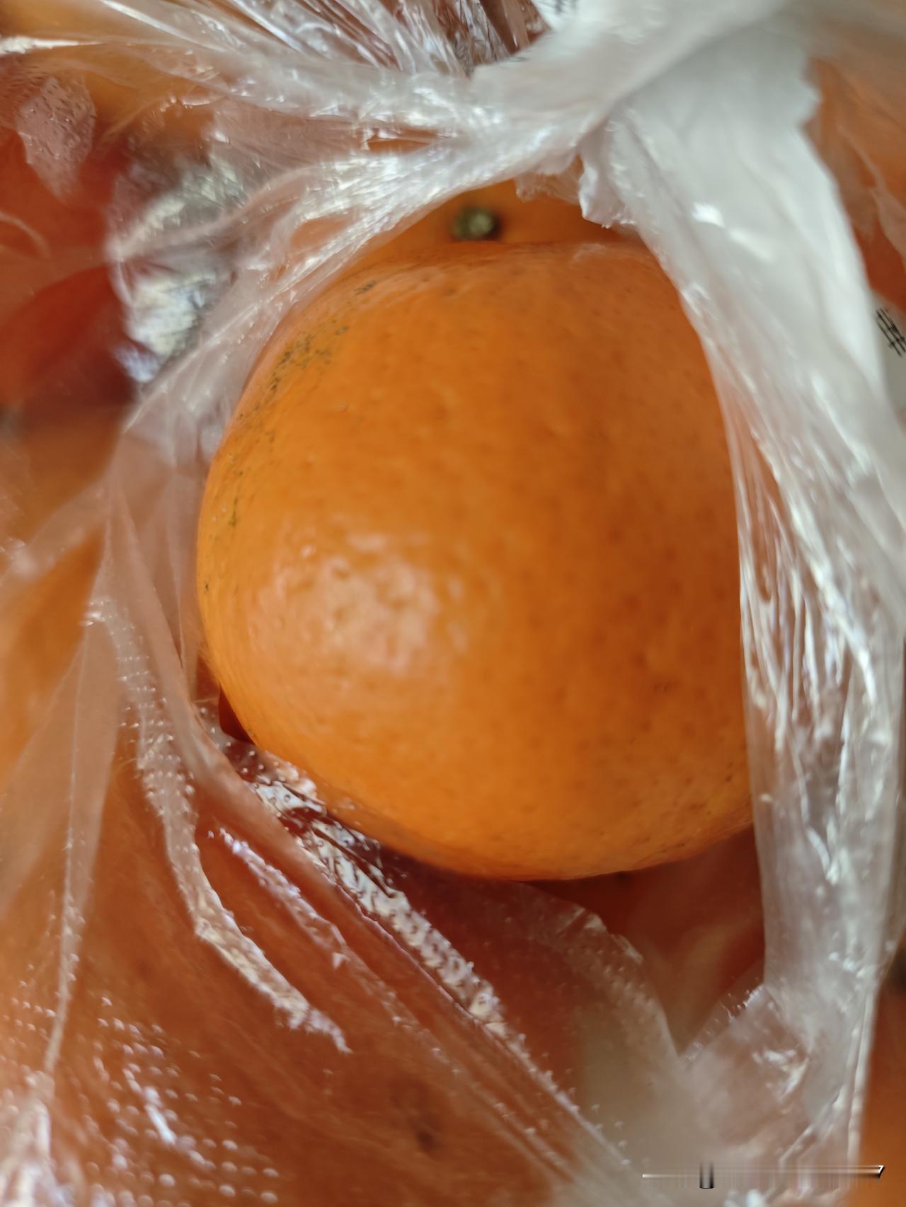 任何事都有它的两面性！

就像一般情况下，陌生人让我加微信进群，我都是拒绝的，但