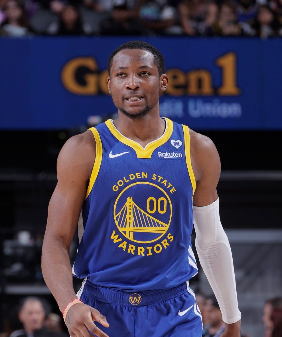 据勇士队消息，库明加因膝盖酸痛将缺席今晚剩余的比赛。好好康复和休息