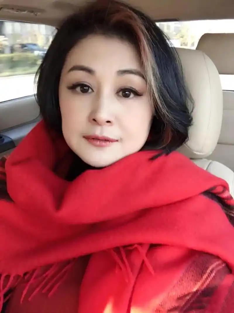 今天刷头条，看到有网友在问：“闫学晶和于月仙，你更喜欢谁？” 这个问题一下子把我