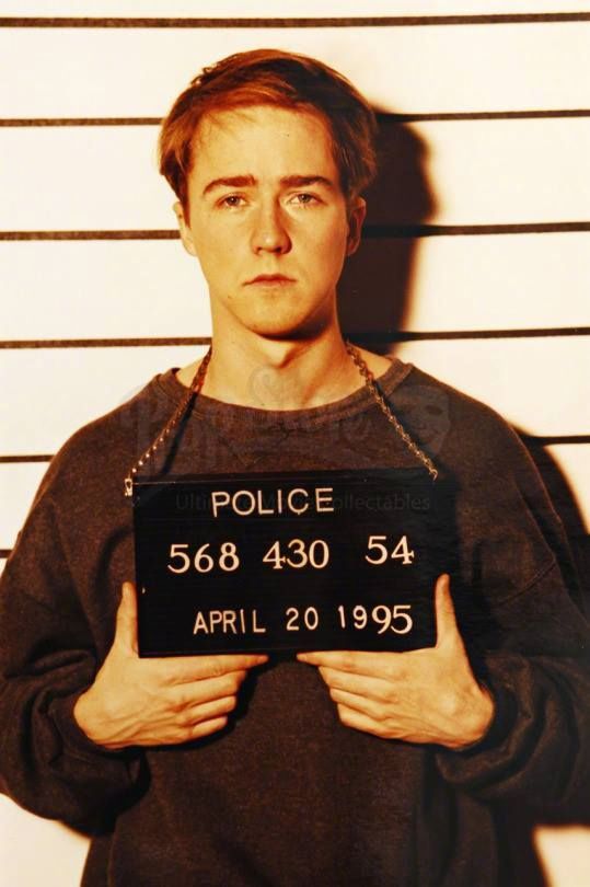 重温一级恐惧中的爱德华·诺顿共有2100名演员参加了“亚伦”的试镜，最终诺顿拿下