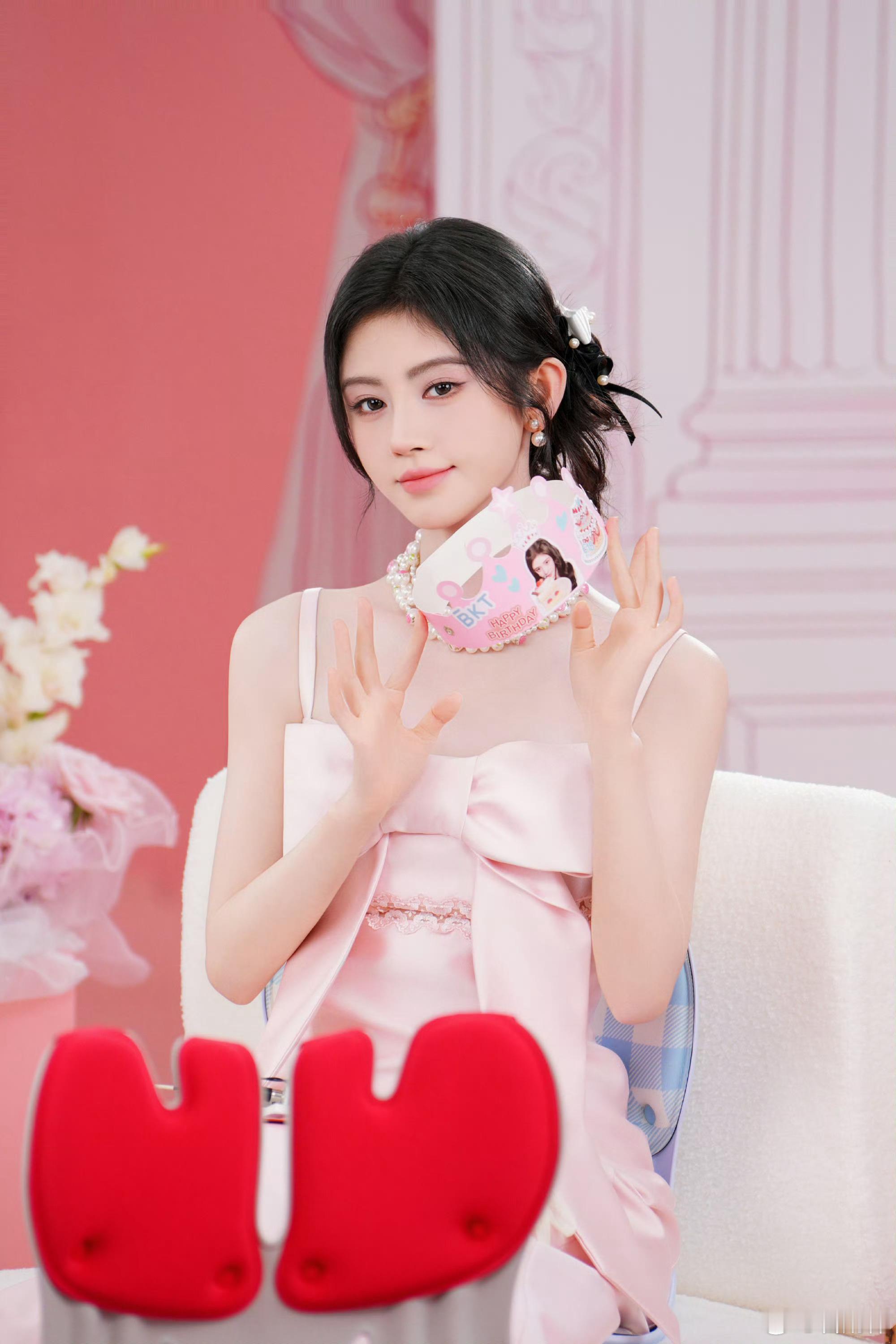 鞠婧祎阿黛jjy鞠婧祎来战jjy垂柳斜向茉莉雨，向晚伴残笛，宣白落笔全是你，文细