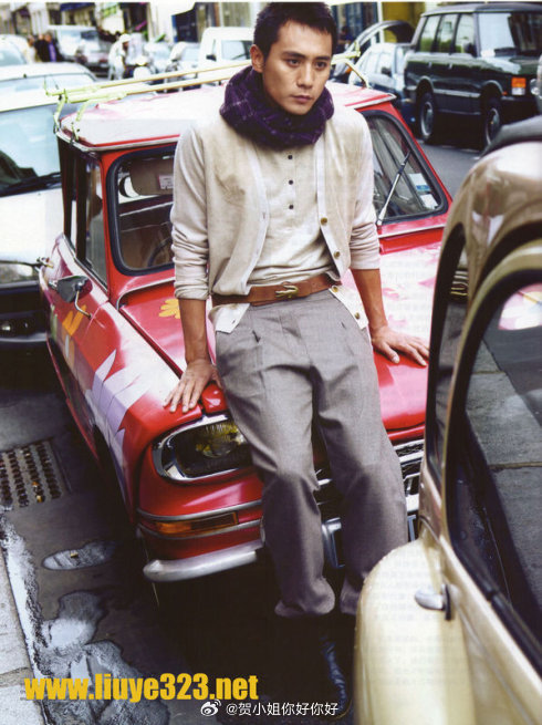 小狗继续勾引人