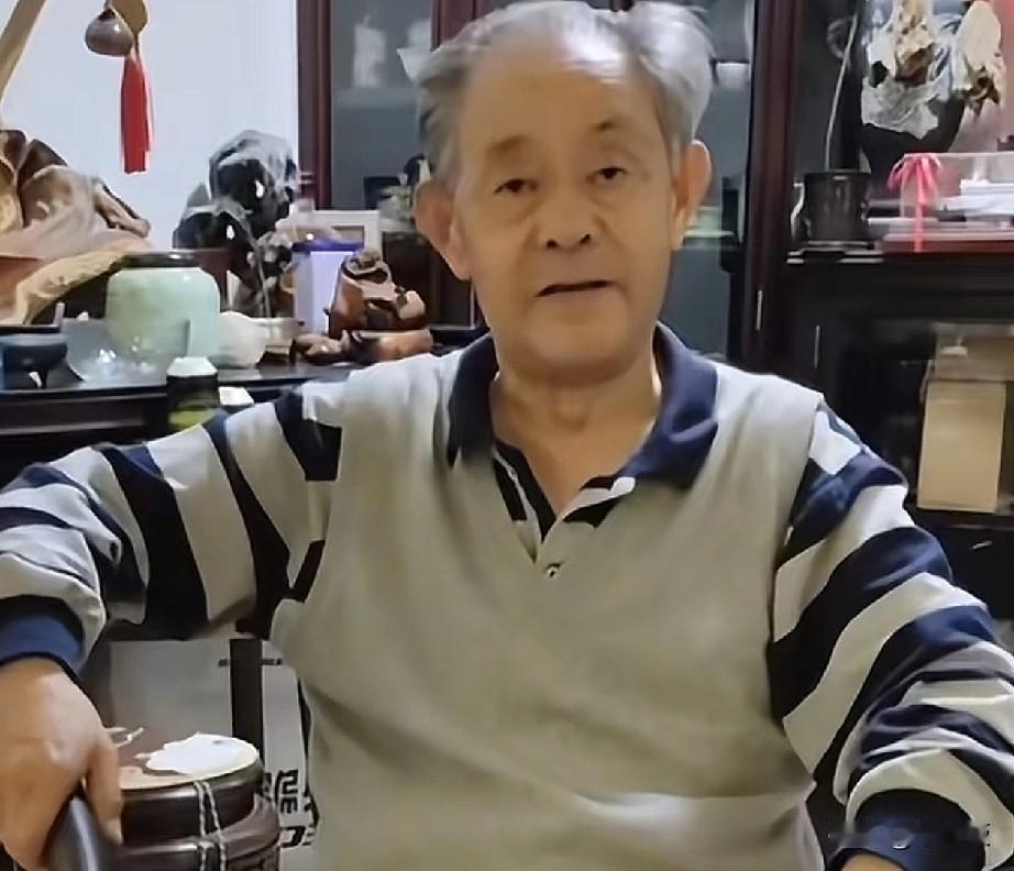 避重就轻

生病在家
八十多岁了
这不就是拿年龄说事吗？

这事如今闹的沸沸扬扬