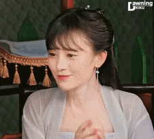 9年前的鞠婧祎，发缝还是正常的，跟现在的半永久精致妆容不太一样[吃瓜] ​​​