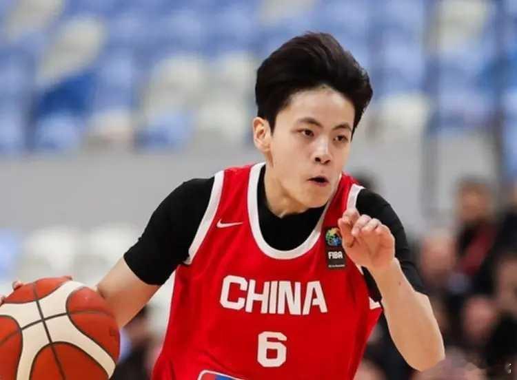 北京时间2月11日，中国女篮热身赛银川站主场对阵国际女篮联队。中国女篮上半场54