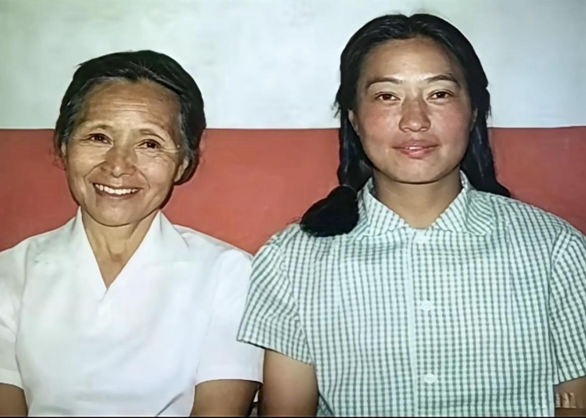 这是“两弹一星”元勋郭永怀妻女的真实合影，都看看吧，郭永怀牺牲后，李佩独自抚养女