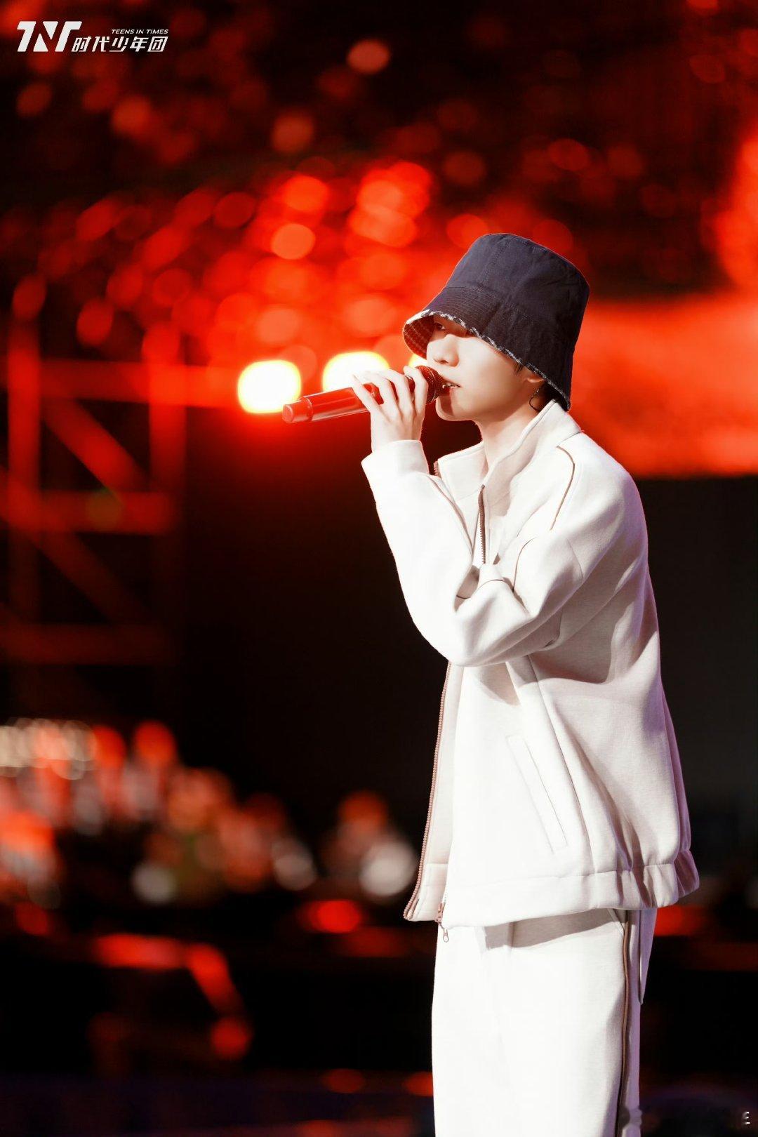 时代少年团加冠礼彩排花絮照时代少年团演唱会广州站彩排花絮照专注彩排蓄力全开，每一