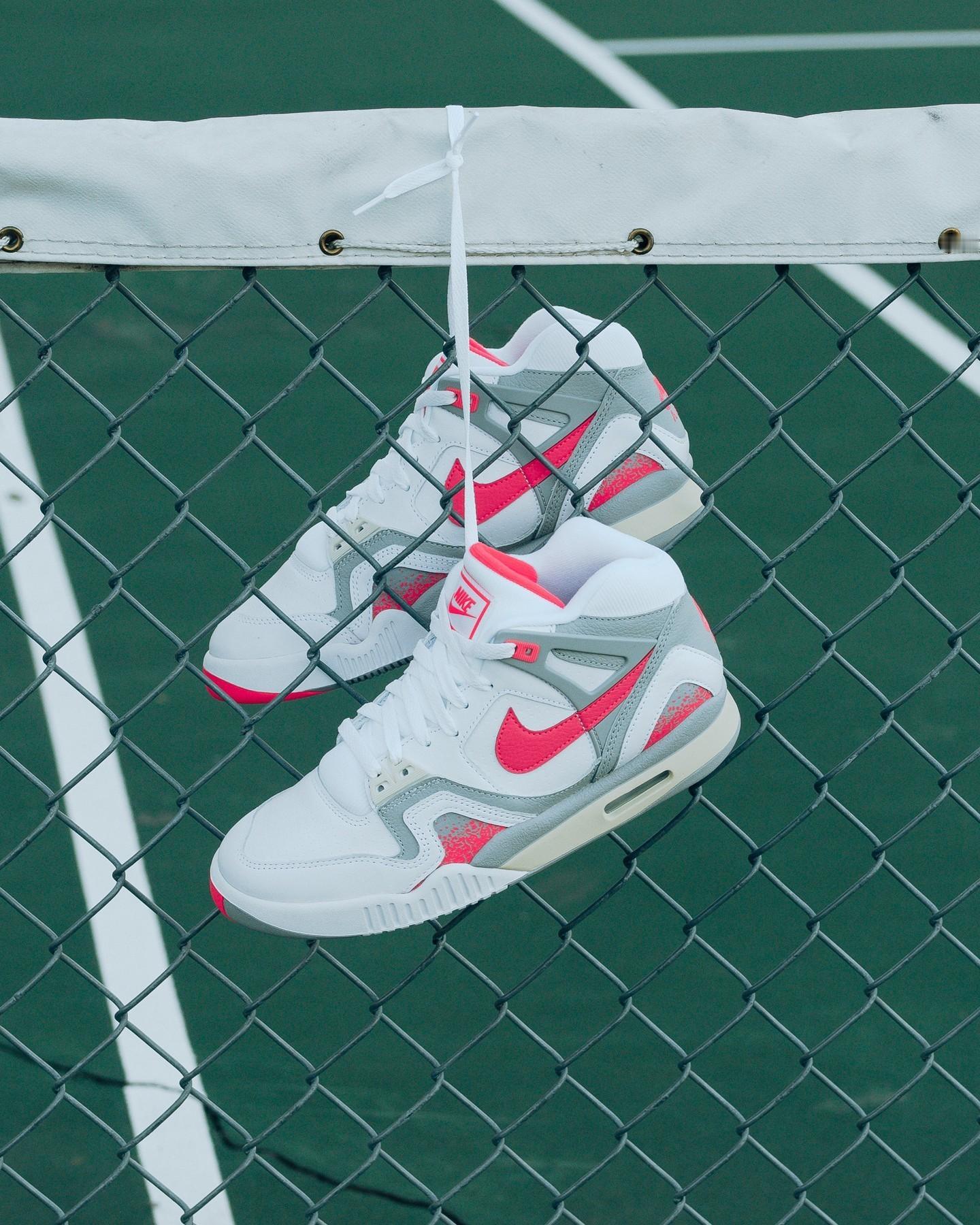 Nike Air Tech Challenge 2 