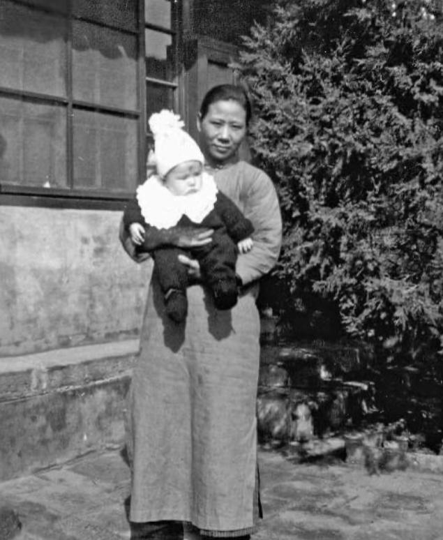 1938年，一名外国婴儿在天津的一家医院出生。可他的父母因为着急要回国，直接把他