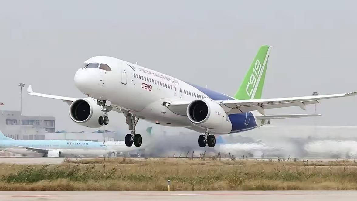 中国引以为傲的商飞C919客机，交付目标被“打骨折”，背后“捣鬼之人”便是美国。