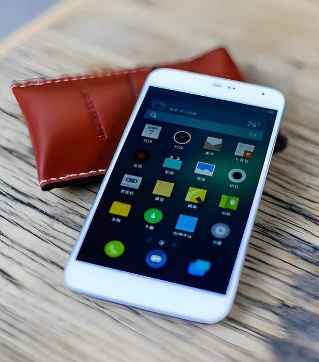 撕开滤镜，只剩情怀在硬撑！
一聊国产系统，Flyme总能被捧为“天花板”，可撕开