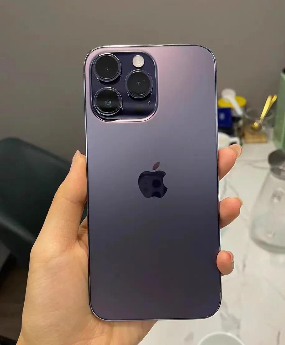 表哥将iPhone 14 Pro换成了被吹上天的Xiaomi 14。结果他告诉我